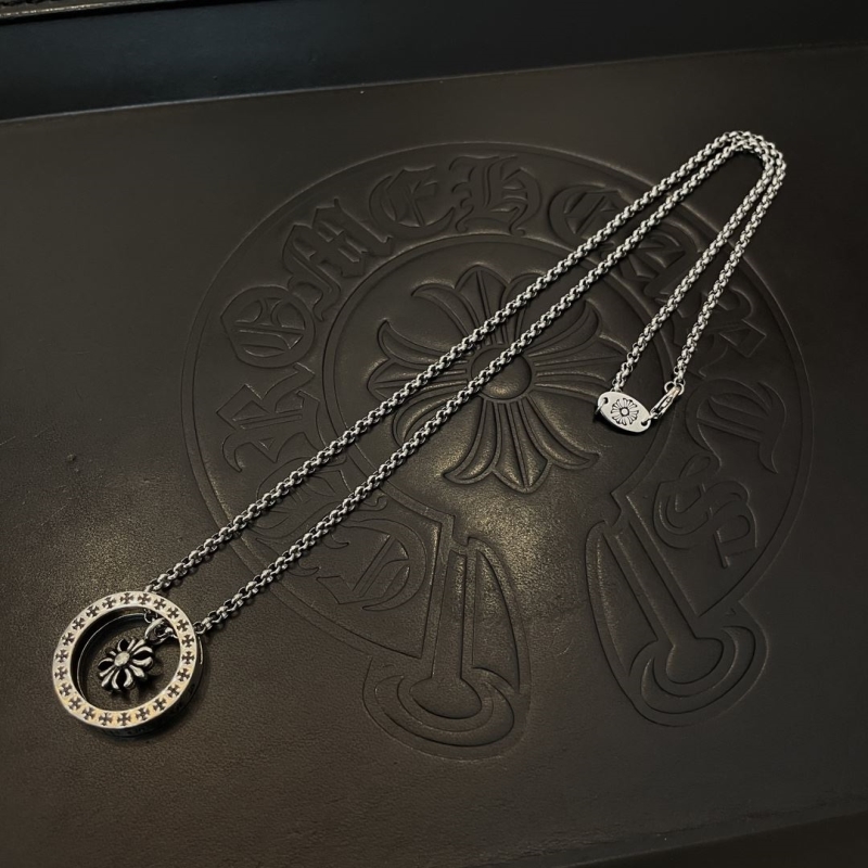 Ch*0me He**ts necklaces